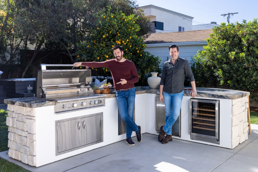 Another backyard transformation with the scott brothers and marlee matlin on celebrity iou